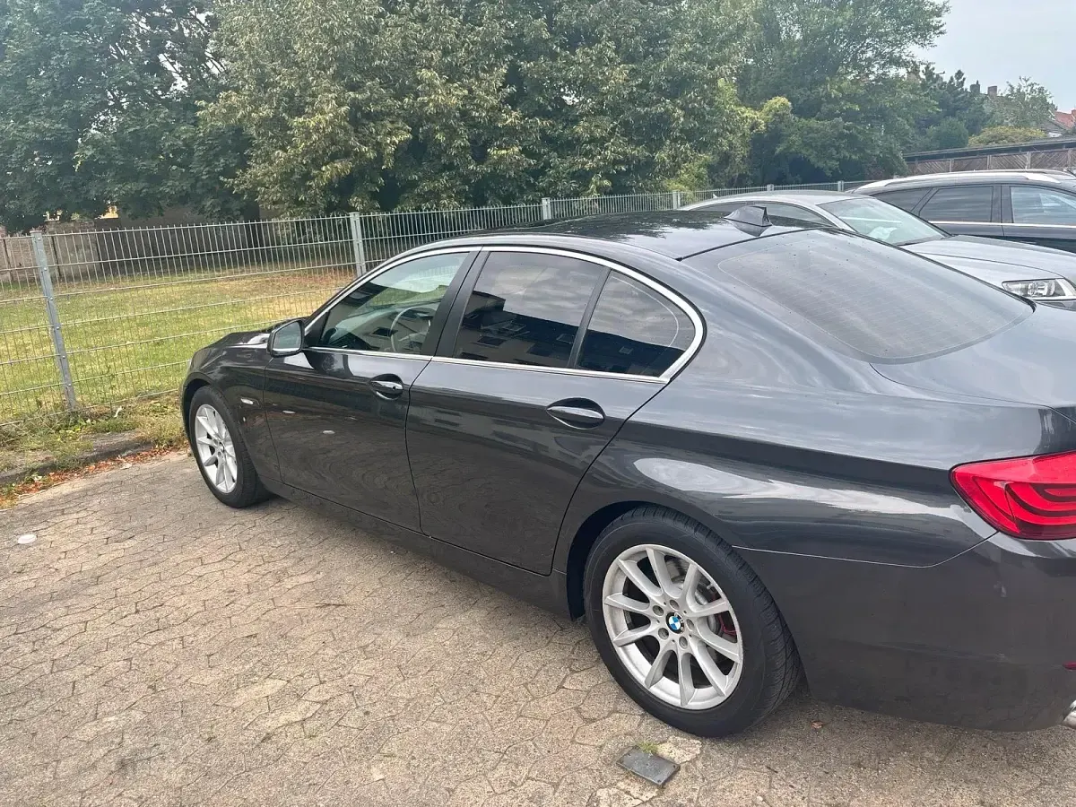 Gebraucht BMW 523 Sport Line 204 PS (150 kW) 2010 Schwarz Limousine