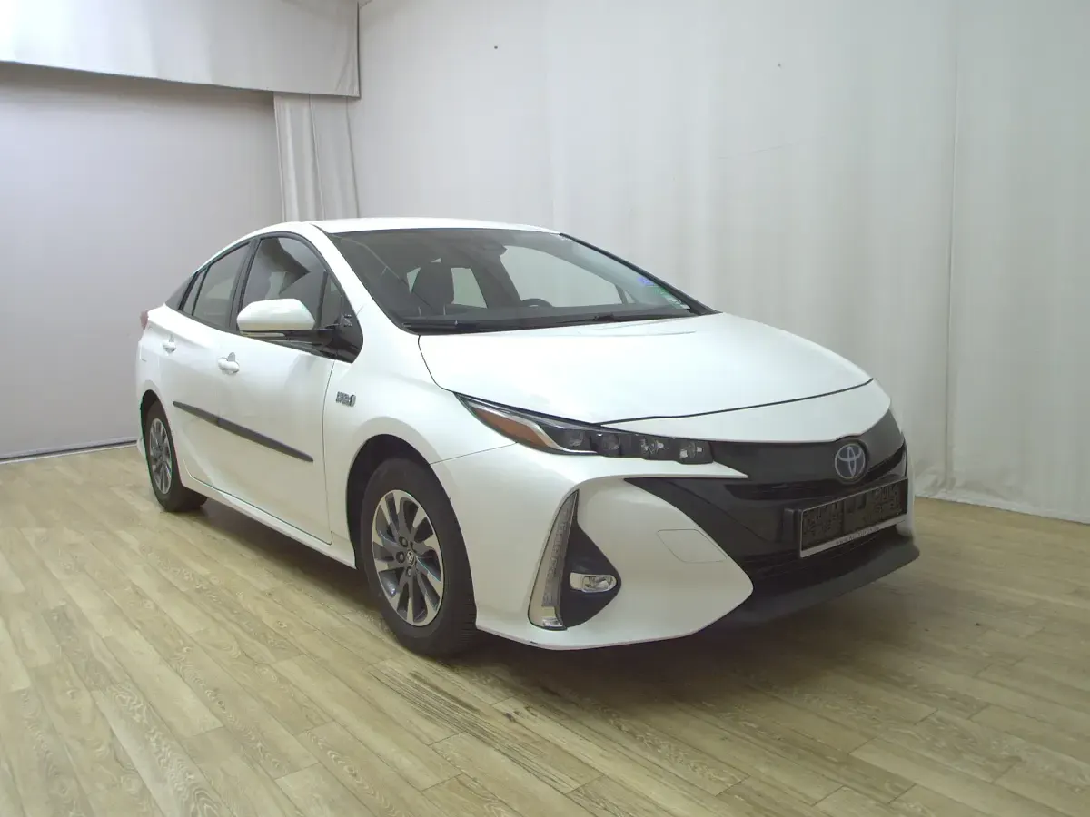 Gebraucht Toyota Prius 122 PS (89 kW) 2020 Weiss Kleinwagen