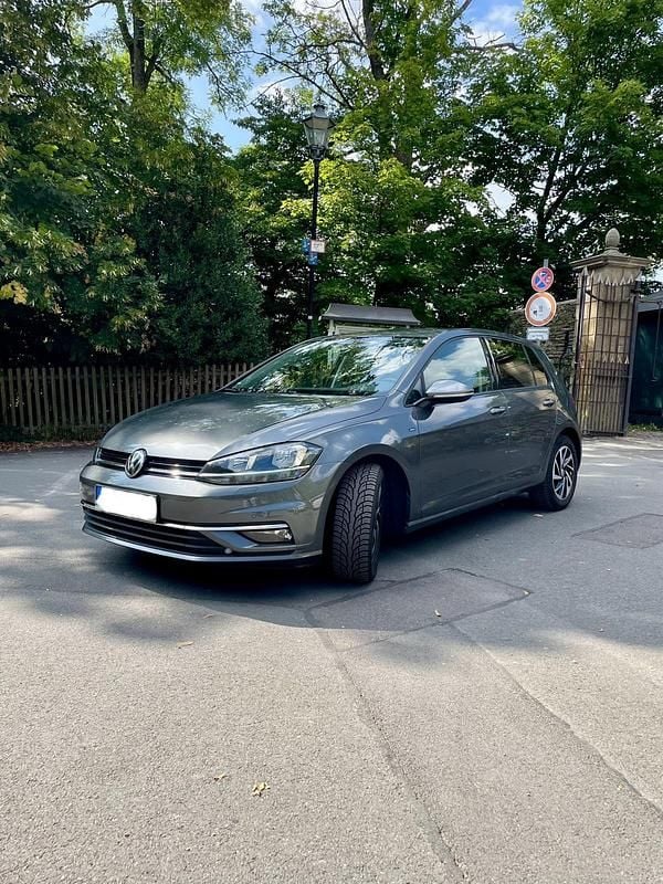 Grau Gebraucht 2019 VW Golf VII Join Limousine | 17.499 € (Etwas zu teuer) - Bild 1/4