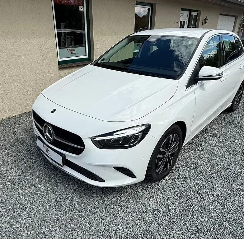 Gebraucht Mercedes B220 190 PS (139 kW) 2023 Weiß Van / Kleinbus