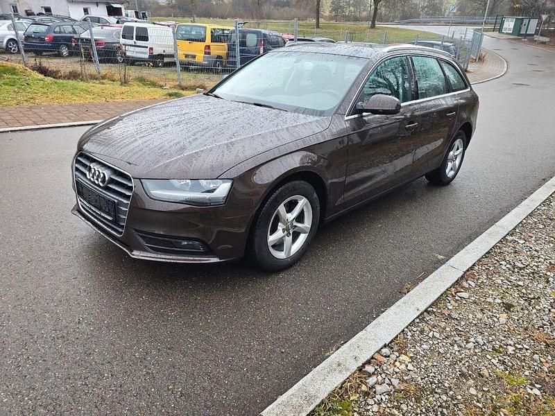 Braun Gebraucht 2012 Audi A4 Limousine | 4.899 € (Guter Preis) - Bild 1/4