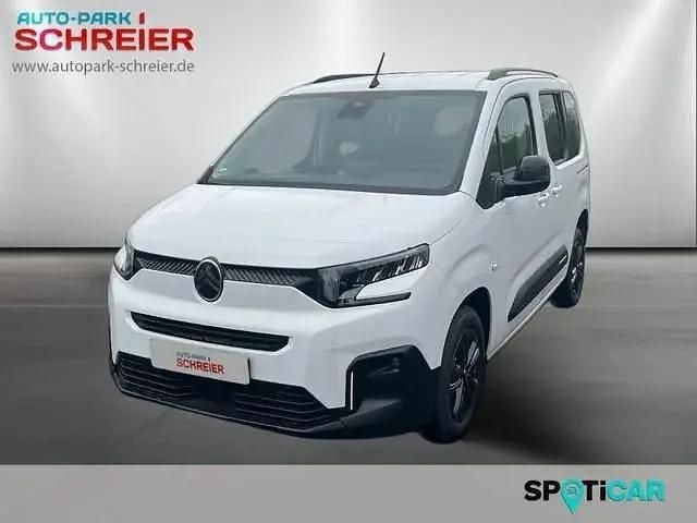 Lackierung weiss icy/typ aussenv Gebraucht 2024 Citroën Berlingo Feel Van / Kleinbus | 23.993 € (Etwas zu teuer) - Bild 1/4