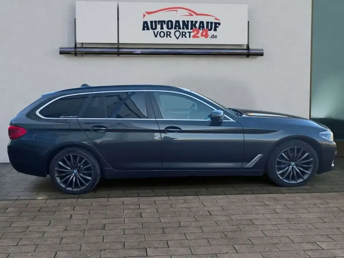 Gebraucht BMW 540 Sport Line 320 PS (235 kW) 2020 Sophistograu brillanteffekt metalli Kombi