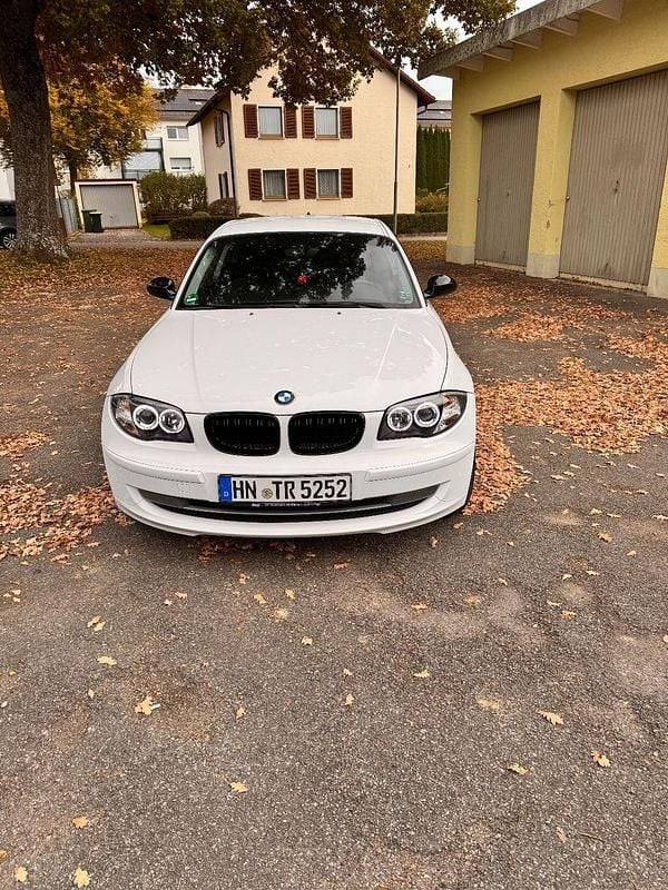 Weiß Gebraucht 2009 BMW 120 Coupé Coupé | 3.150 € (Superpreis) - Bild 1/4