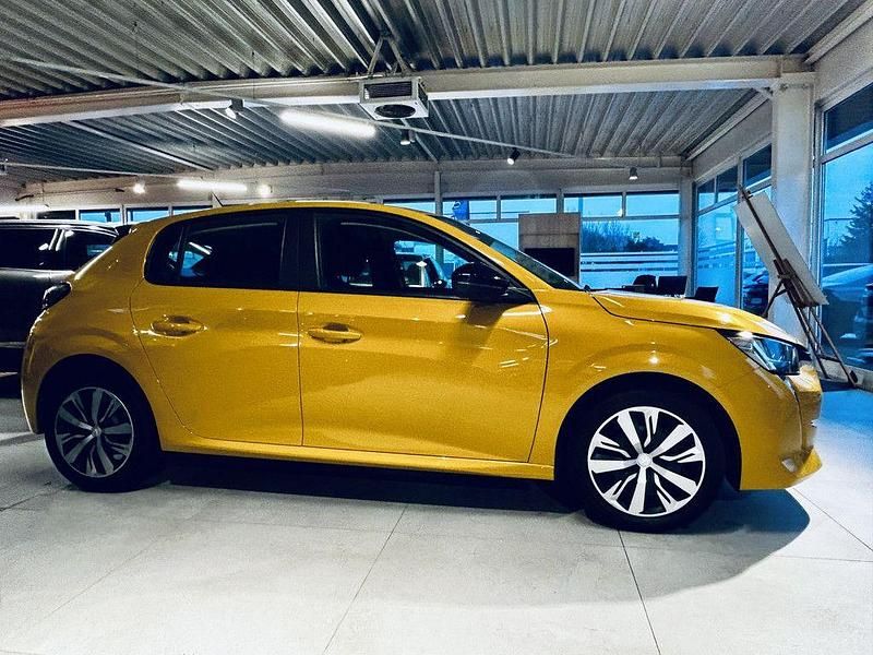 Gebraucht Peugeot 208 Active 101 PS (74 kW) 2023 Gelb Kleinwagen