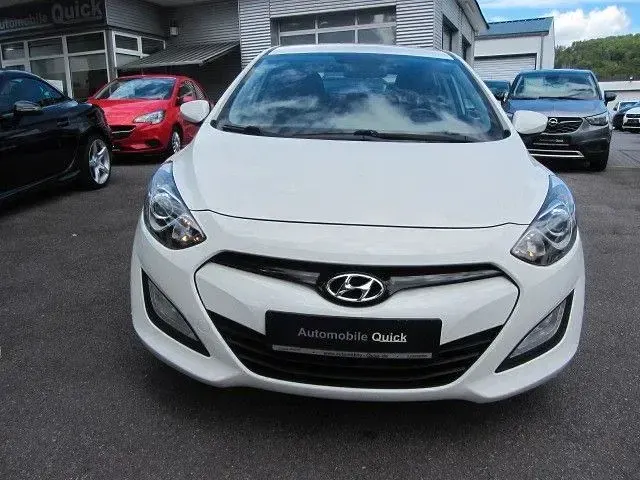Gebraucht Hyundai i30 Edition 99 PS (72 kW) 2014 Weiß Limousine