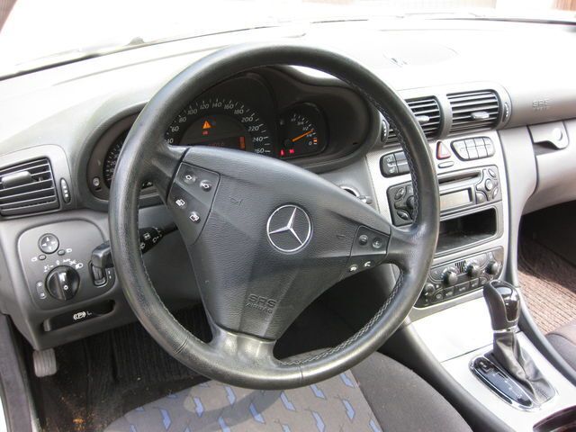 Gebraucht Mercedes C180 143 PS (105 kW) 2003 Silber Coupé