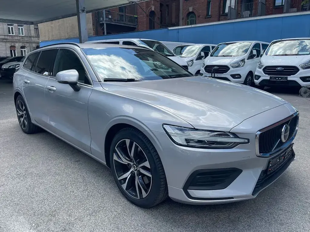 Gebraucht Volvo V60 Core 197 PS (144 kW) 2022 Grau Kombi