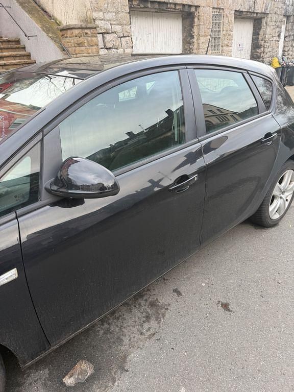 Gebraucht Opel Astra Selection 116 PS (85 kW) 2010 Schwarz Limousine