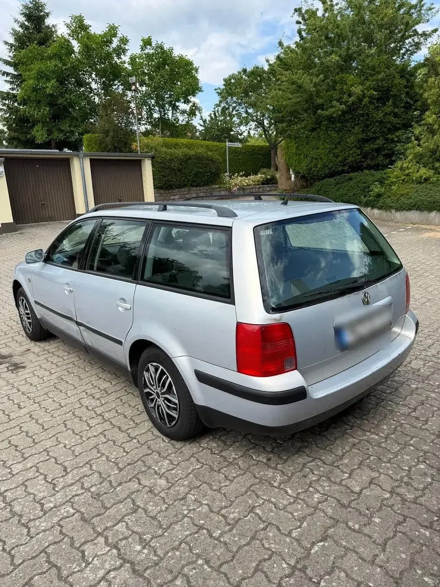 Gebraucht VW Passat 101 PS (74 kW) 1998 Silber Kombi