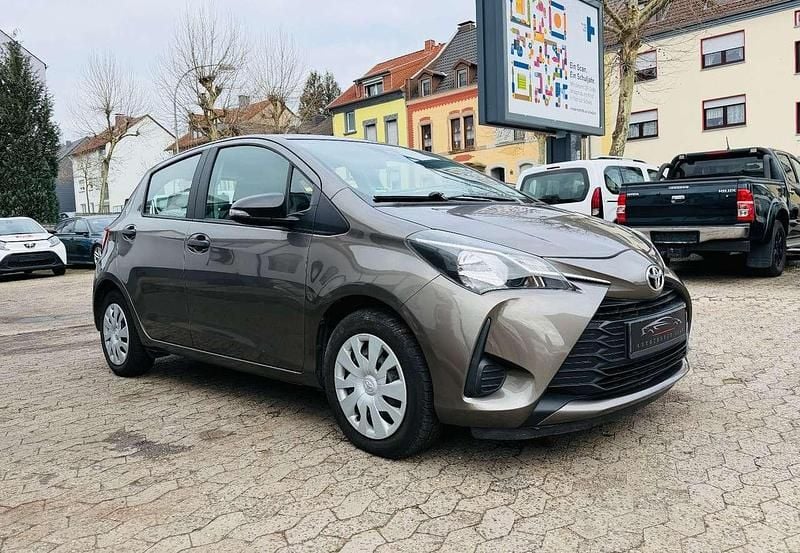 Gebraucht Toyota Yaris 111 PS (81 kW) 2017 Grau Kleinwagen