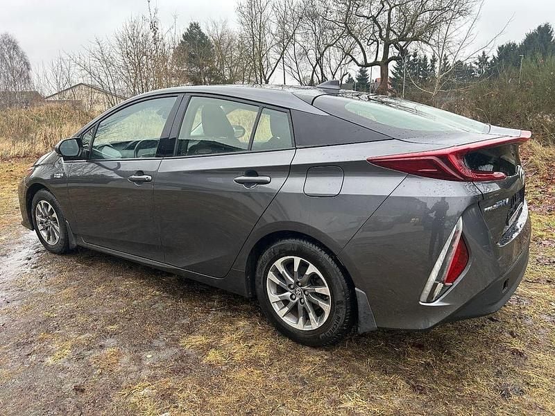 Gebraucht Toyota Prius 98 PS (72 kW) 2019 Grau Kleinwagen