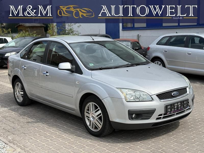 Silber Gebraucht 2005 Ford Focus Ghia Limousine | 990 € (Superpreis) - Bild 1/4