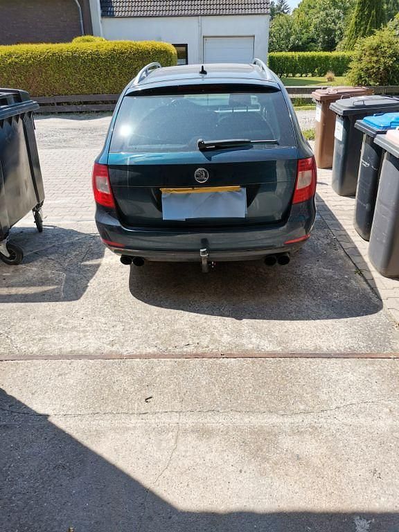 Gebraucht Skoda Superb Elegance 260 PS (191 kW) 2012 Grün Kombi