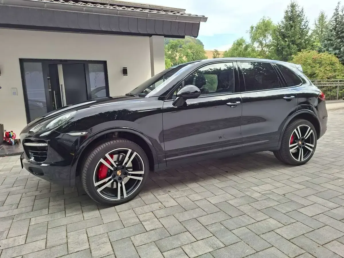 Gebraucht Porsche Cayenne Turbo S 551 PS (405 kW) 2013 Schwarz SUV