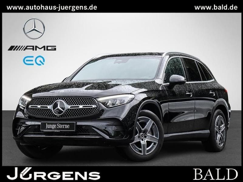 Schwarz obsidianschwarz metallic Gebraucht 2024 Mercedes GLC300 AMG SUV | 58.240 € (Superpreis) - Bild 1/4
