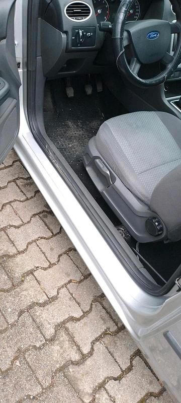 Gebraucht Ford Focus 80 PS (58 kW) 2005 Silber Limousine