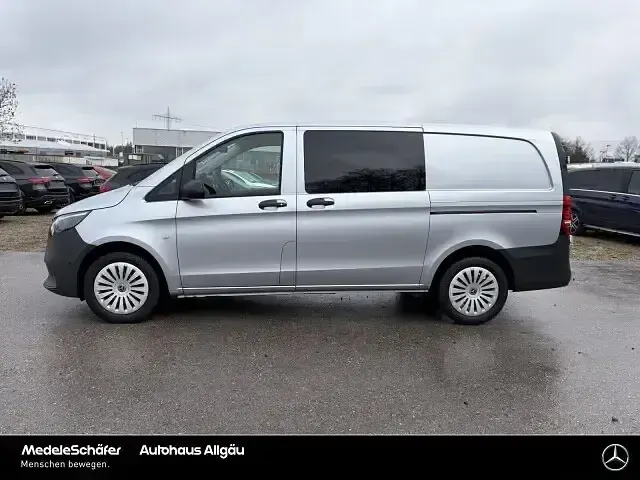 Gebraucht Mercedes Vito 163 PS (119 kW) 2024 Silber Van