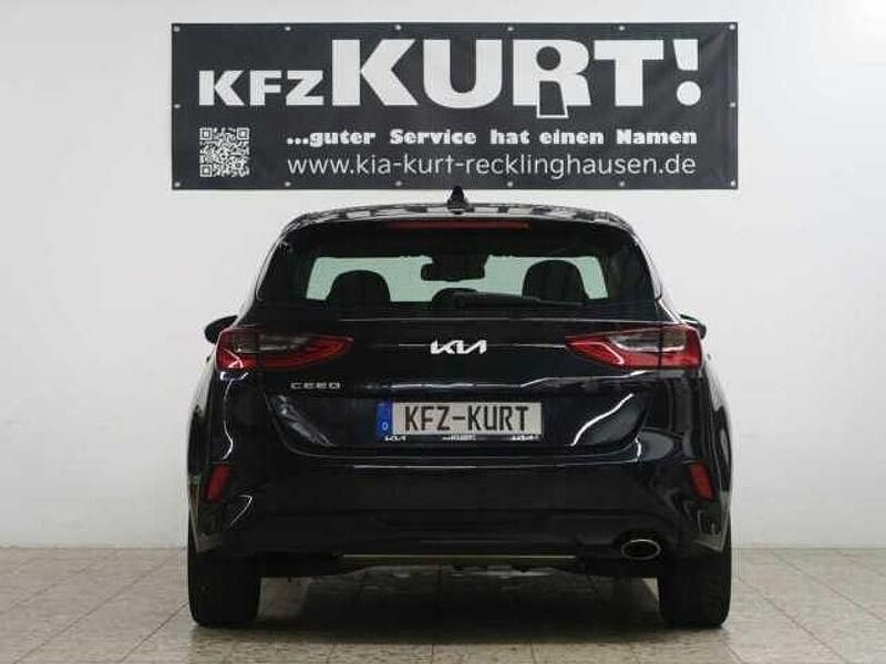 Gebraucht Kia Ceed 160 PS (117 kW) 2022 Zilinaschwarz metallic (metallic) Kleinwagen