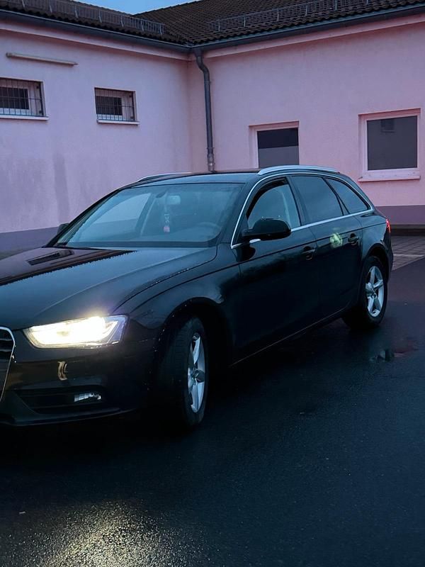 Gebraucht Audi A4 143 PS (105 kW) 2012 Schwarz Kombi