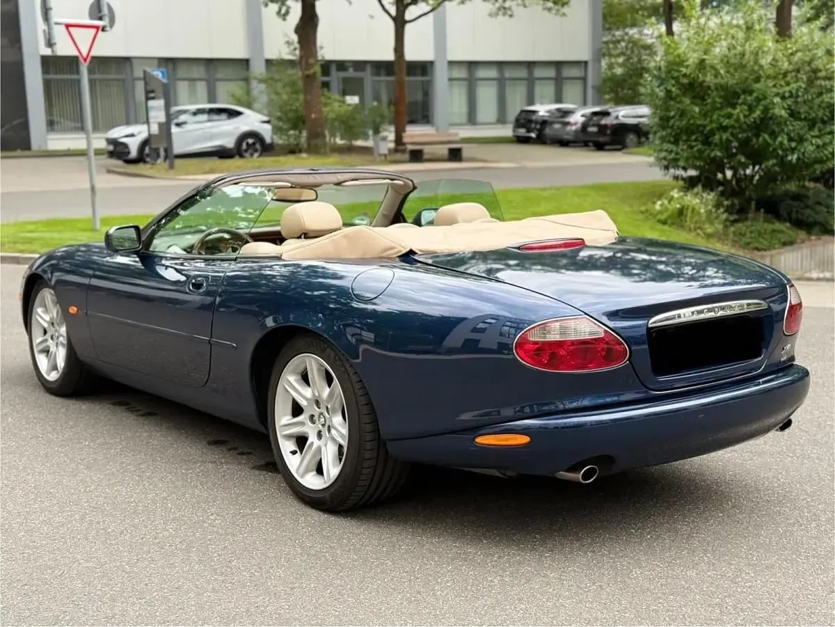 Gebraucht Jaguar XK8 284 PS (208 kW) 2000 Blau Cabrio