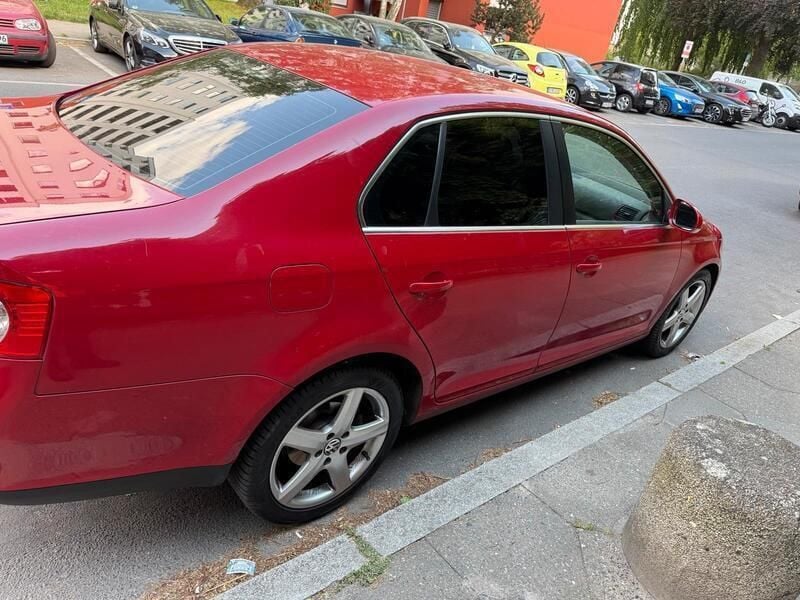 Rot Gebraucht 2008 VW Jetta Limousine | 4.000 € (Guter Preis) - Bild 1/4