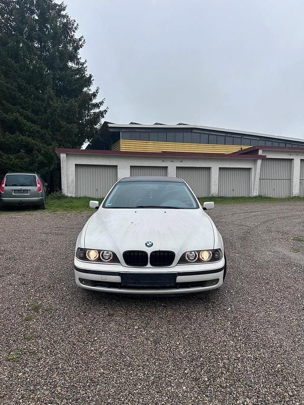 Weiß Gebraucht 1997 BMW 523 Limousine | 6.500 € - Bild 1/4