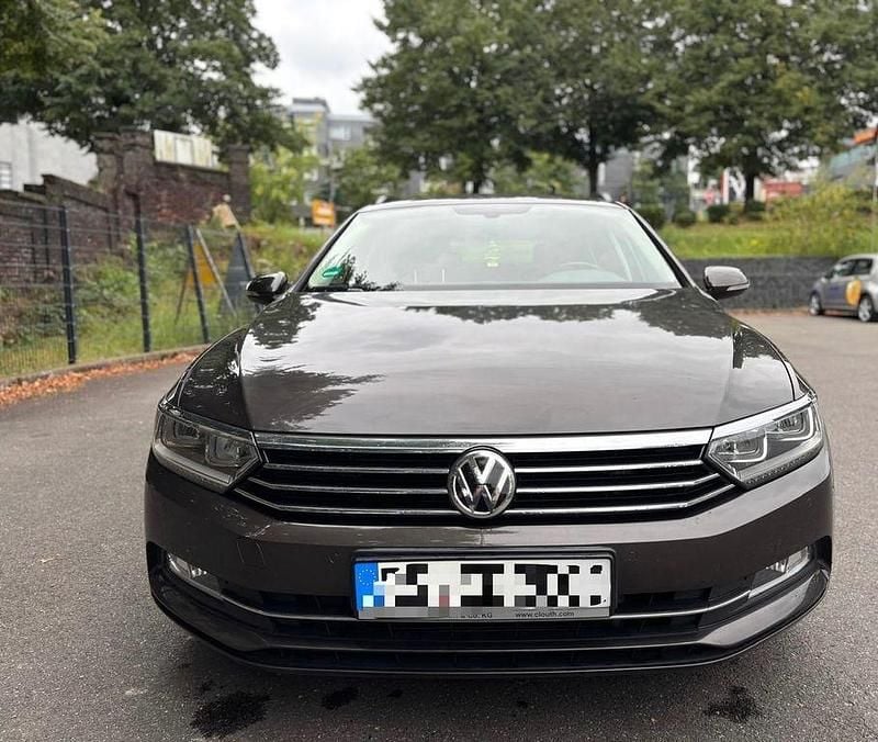 Braun Gebraucht 2016 VW Passat Comfortline Limousine | 13.799 € (Guter Preis) - Bild 1/4