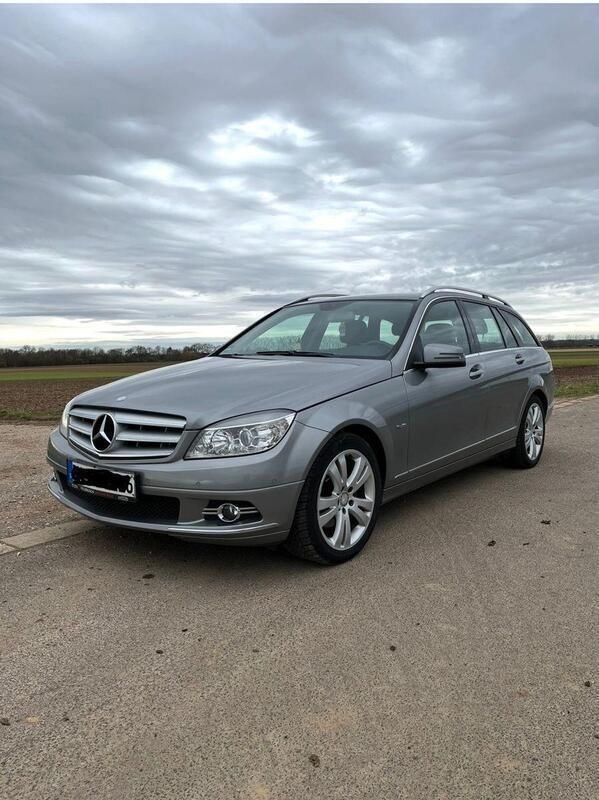 Grau Gebraucht 2011 Mercedes 220 Kombi | 7.900 € - Bild 1/4