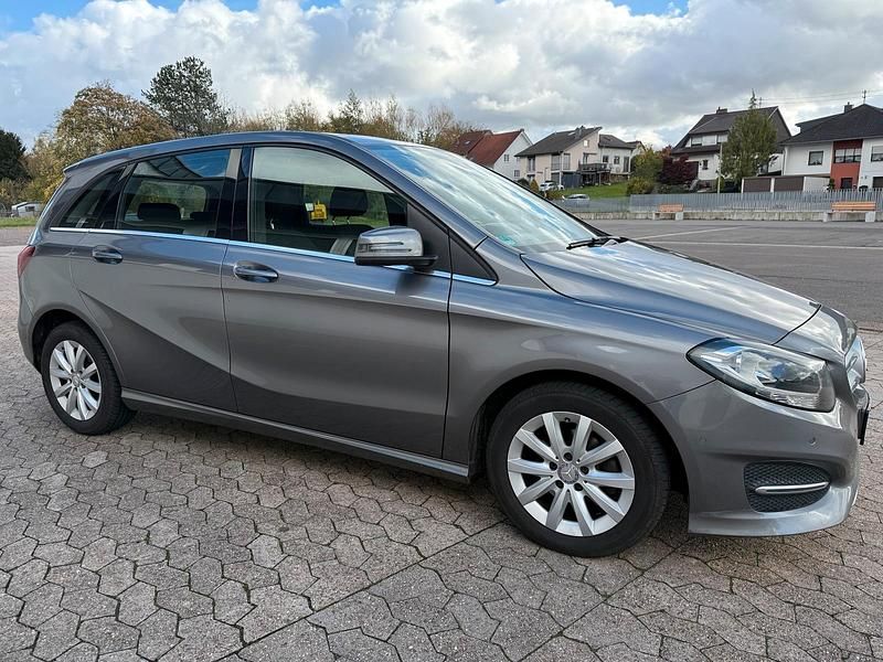 Gebraucht Mercedes B180 109 PS (80 kW) 2015 Grau Van / Kleinbus