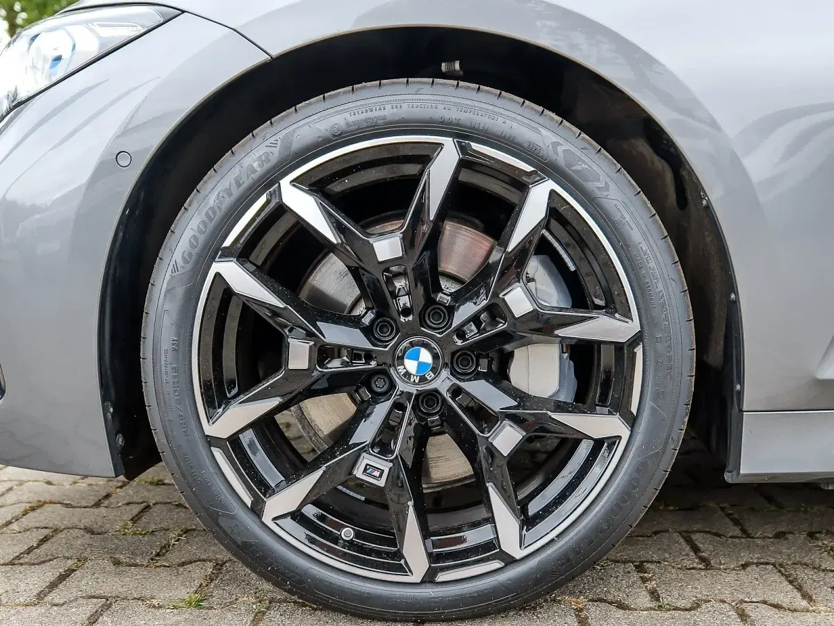 Gebraucht BMW 330 M Sport 245 PS (180 kW) 2025 Grau Kombi