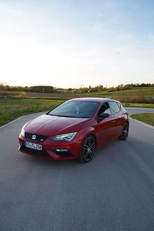 Second-hand Seat Leon CUPRA 300 CP (220 kW) 2018 Roșu Berlinǎ