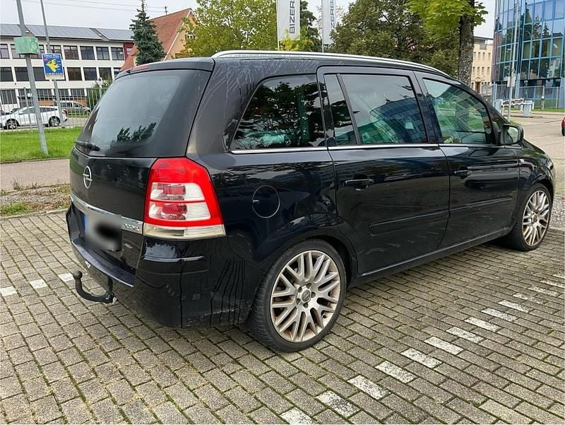 Gebraucht Opel Zafira 110 PS (80 kW) 2011 Schwarz Van / Kleinbus