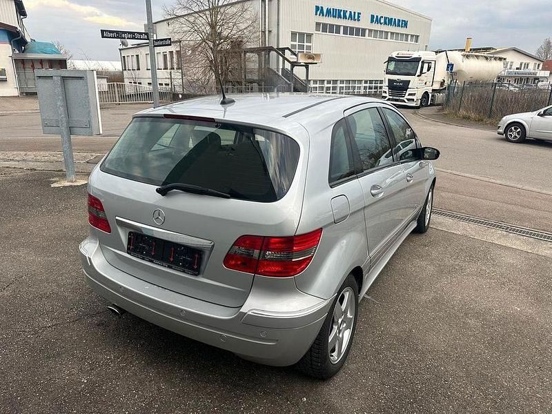 Gebraucht Mercedes B200 140 PS (102 kW) 2005 Silber Van / Kleinbus