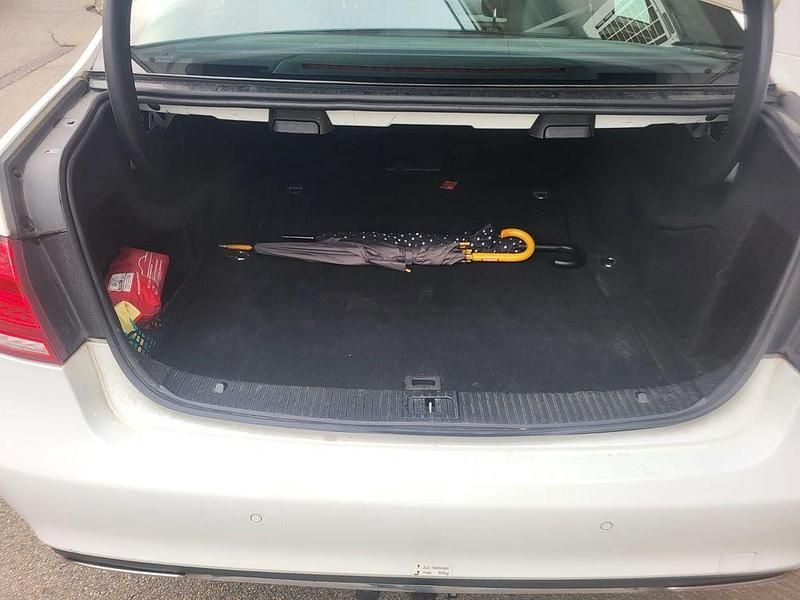 Gebraucht Mercedes E220 Edition 170 PS (125 kW) 2014 Weiß Limousine