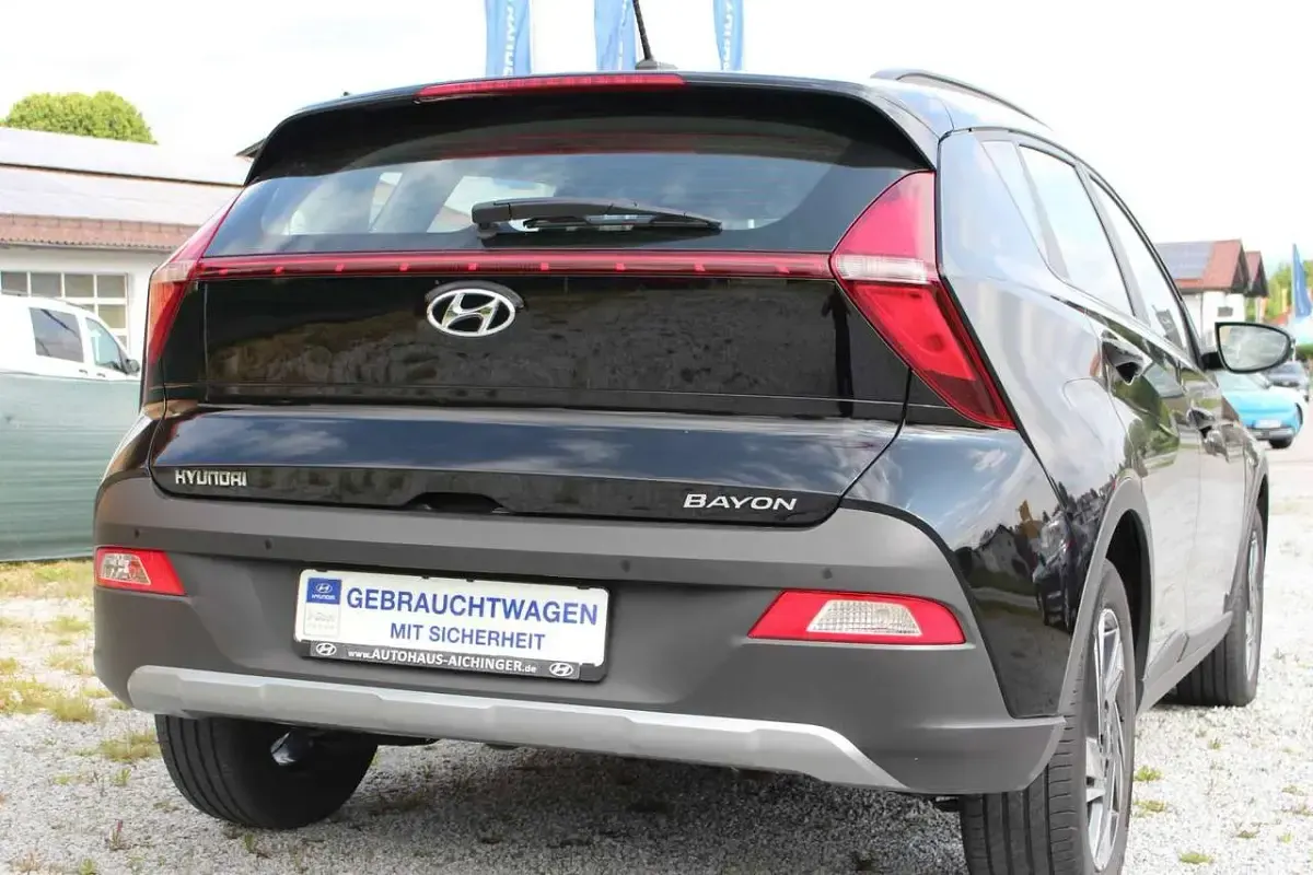 Gebraucht Hyundai Bayon Select 101 PS (74 kW) 2021 Phantom black SUV