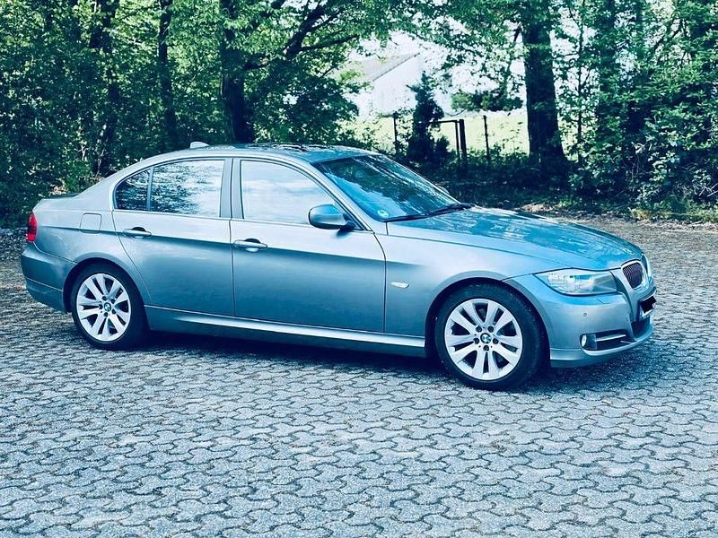 Gebraucht BMW 325 204 PS (150 kW) 2010 Grau Limousine