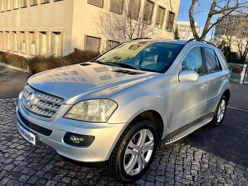 Gebraucht Mercedes ML350 272 PS (200 kW) 2005 Iridiumsilber  metalliclack SUV