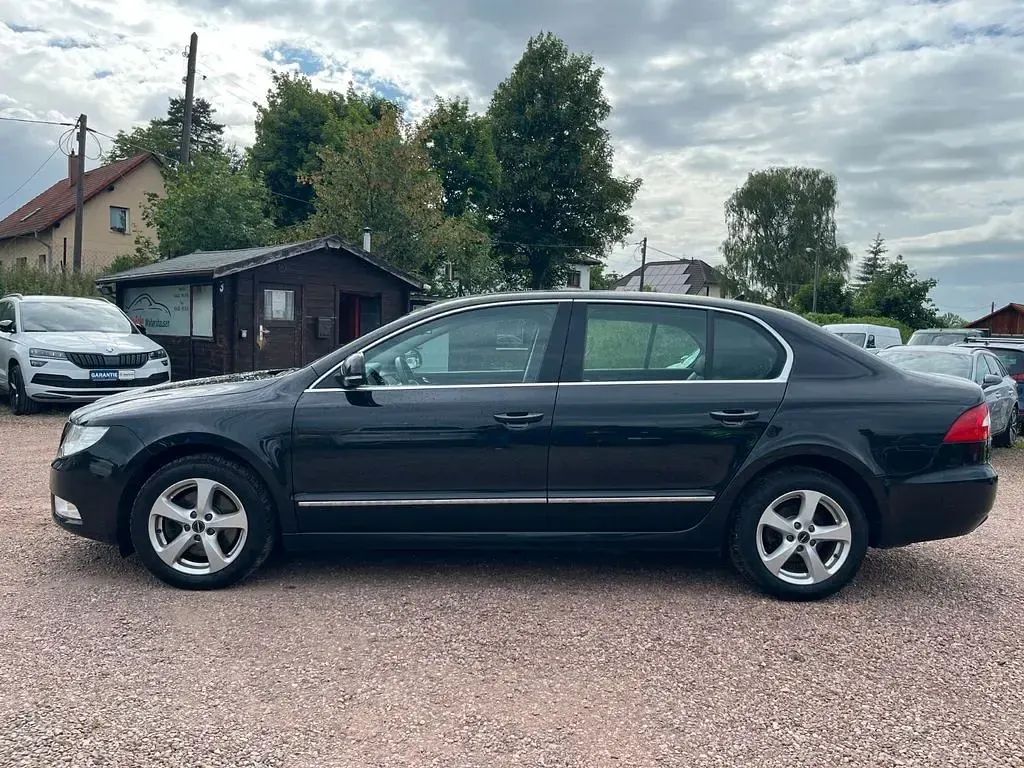 Gebraucht Skoda Superb Elegance 125 PS (91 kW) 2011 Schwarz Limousine