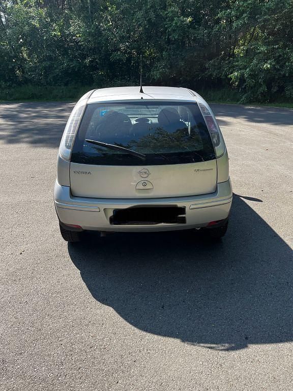 Używany Opel Corsa 80 KM (58 kW) 2006 Srebrny Hatchback