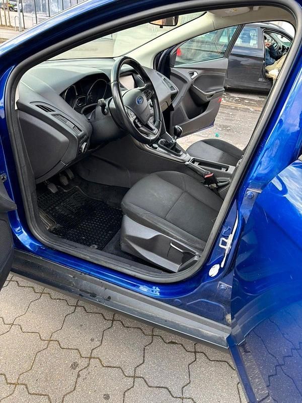 Gebraucht Ford Focus Business Edition 120 PS (88 kW) 2015 Blau Kombi