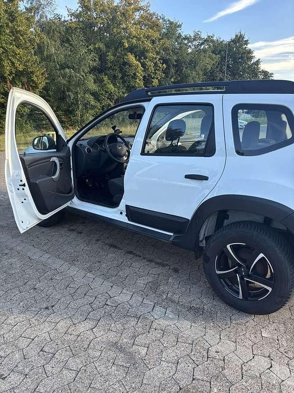 Schwarz Gebraucht 2011 Dacia Duster SUV | 8.000 € (Teuer) - Bild 1/4