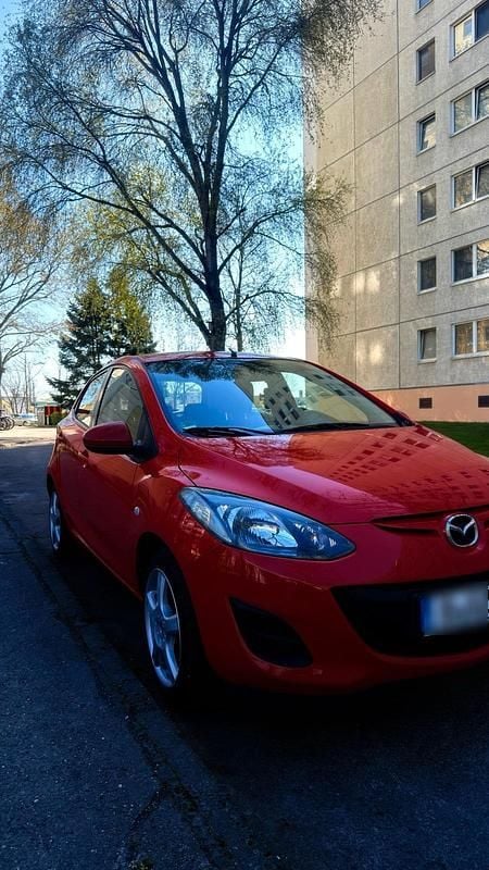 Gebraucht Mazda 2 75 PS (55 kW) 2011 Rot Kleinwagen