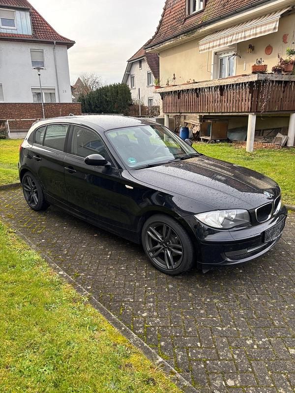 Schwarz Gebraucht 2011 BMW 118 Kleinwagen | 2.899 € (Superpreis) - Bild 1/4