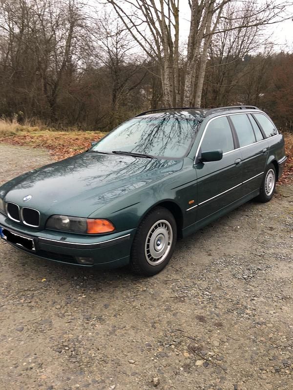 Grün Gebraucht 1997 BMW 523 Kombi | 1.450 € (Superpreis) - Bild 1/4