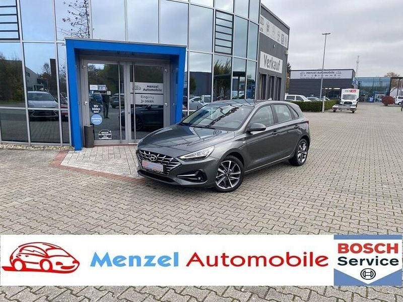 Grau Gebraucht 2024 Hyundai i30 Trend Limousine | 17.800 € (Guter Preis) - Bild 1/4