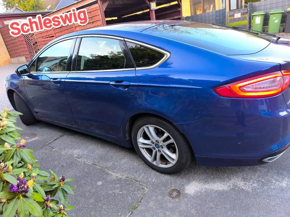 Gebraucht Ford Mondeo Titanium 180 PS (132 kW) 2017 Blau Limousine