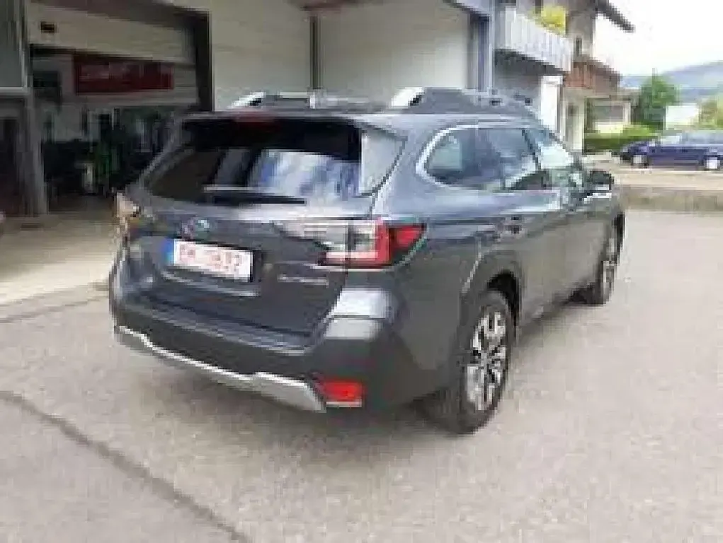Gebraucht Subaru Outback Platinum 169 PS (124 kW) 2024 Grau Kombi