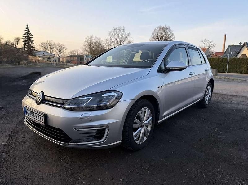 Gebraucht VW e-Golf 100 kW (136 PS) 2019 Silber Kleinwagen