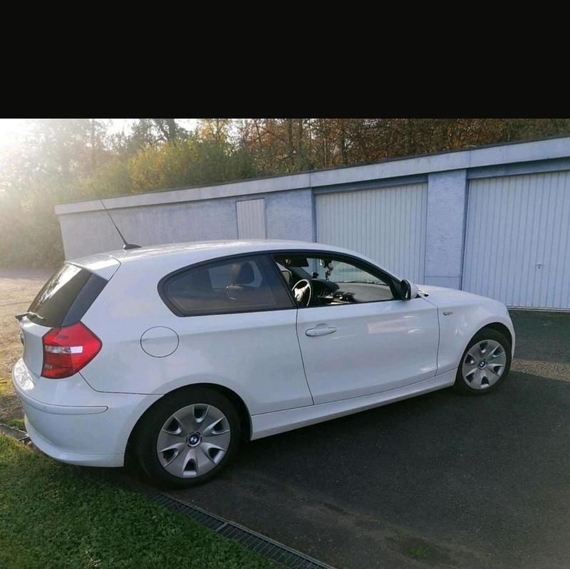 Weiß Gebraucht 2010 BMW 118 Coupé Coupé | 4.500 € (Fairer Preis) - Bild 1/4